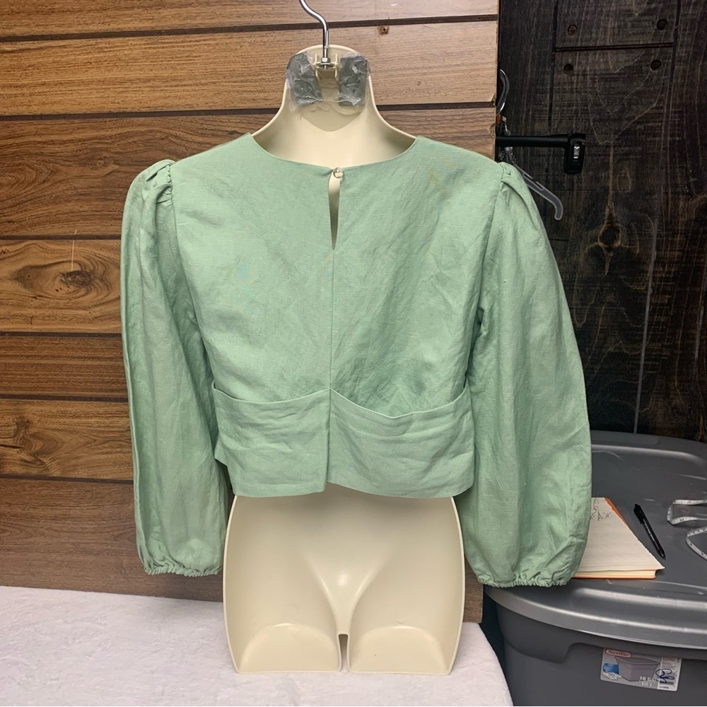 Capulet crop shirt size medium green elastic sleeves tie at waist very unique - Picture 3 of 12